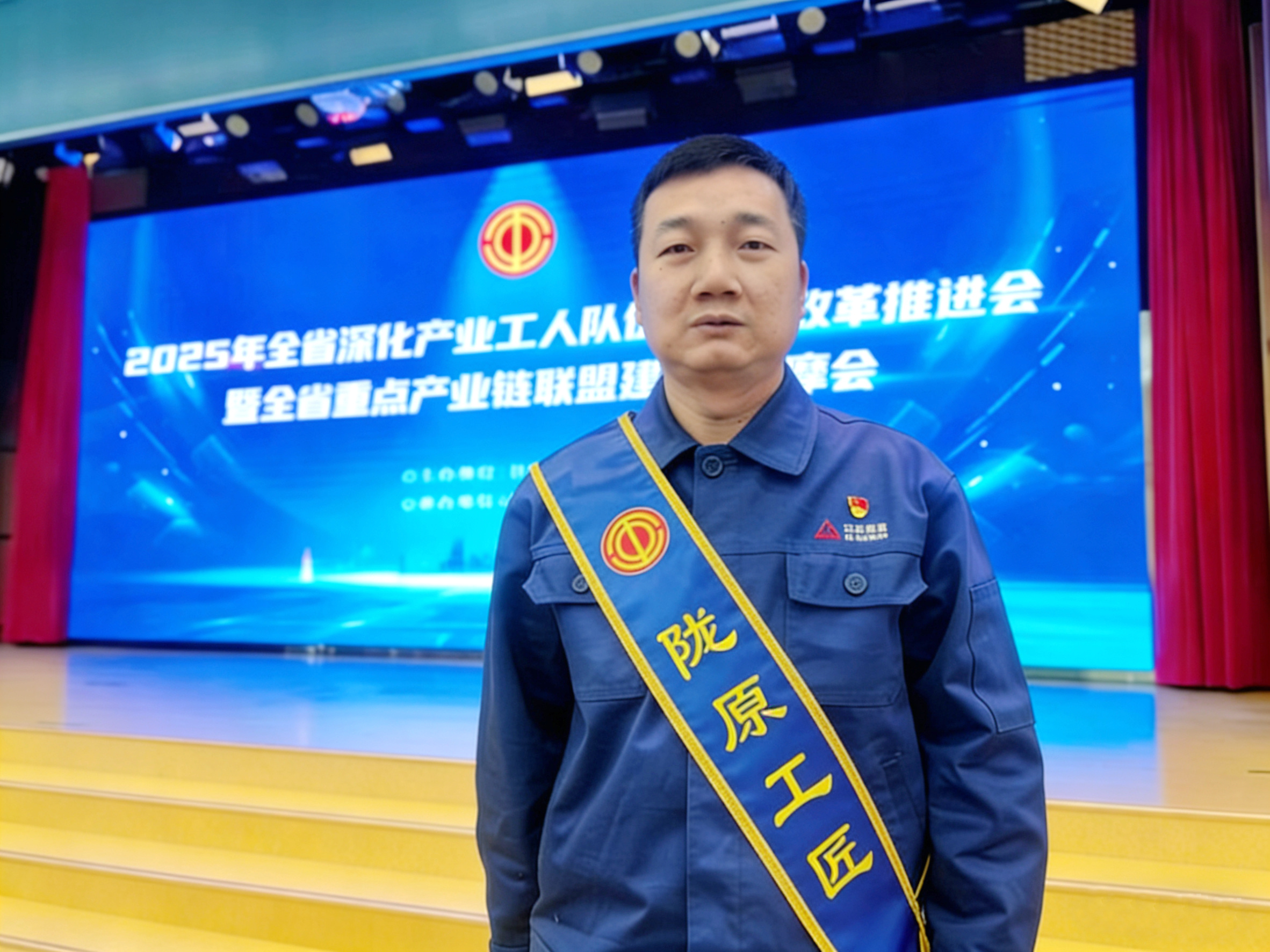 弧光下的“智造”  ——记陇原工匠、兰石集团焊工特级操作师张辉峰