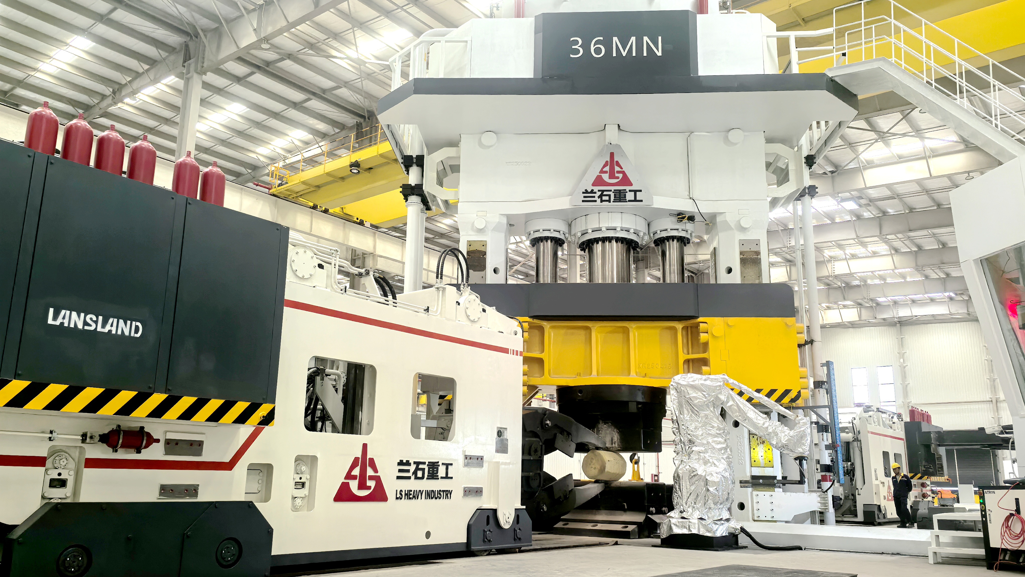 兰石重装重工公司研制陕西36MN快锻机组项目热试成功